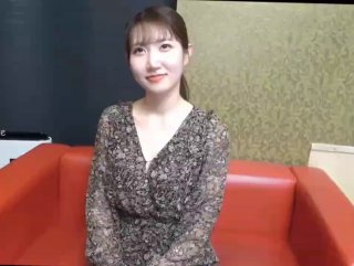 欧美网址情人節戰九個，嘴裡含著 小穴插著 雙手也抓著肉棒1